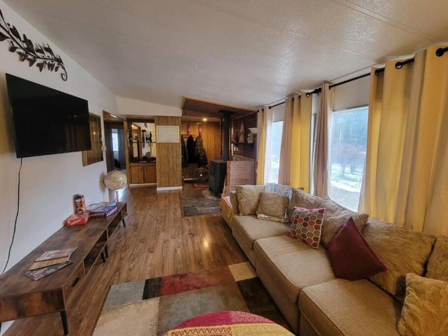 At Sequoia Mountain Farms - Bring Your Own Tent Or Rv - No Bedrooms Or Beds Provided Campsite